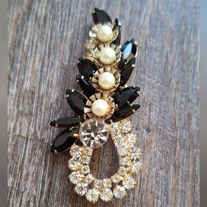 Vintage Black and Gold Brooch with Pearls